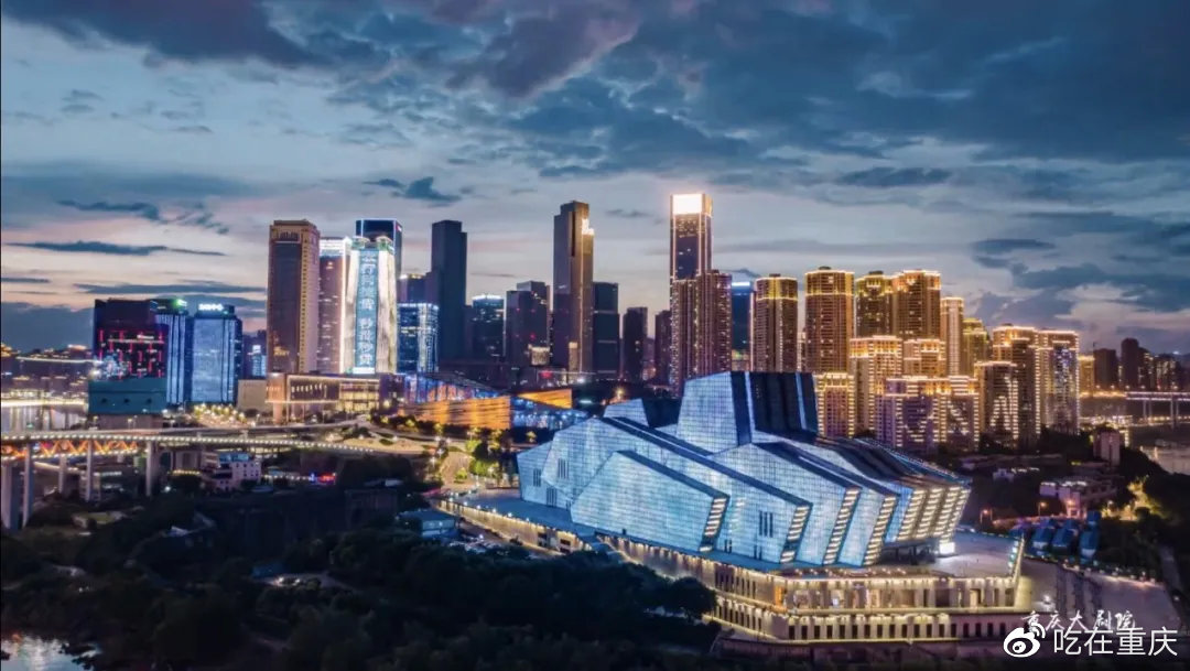 重庆大剧院是重庆人的文化客厅,每年有超过300场以上的演出,观众达40