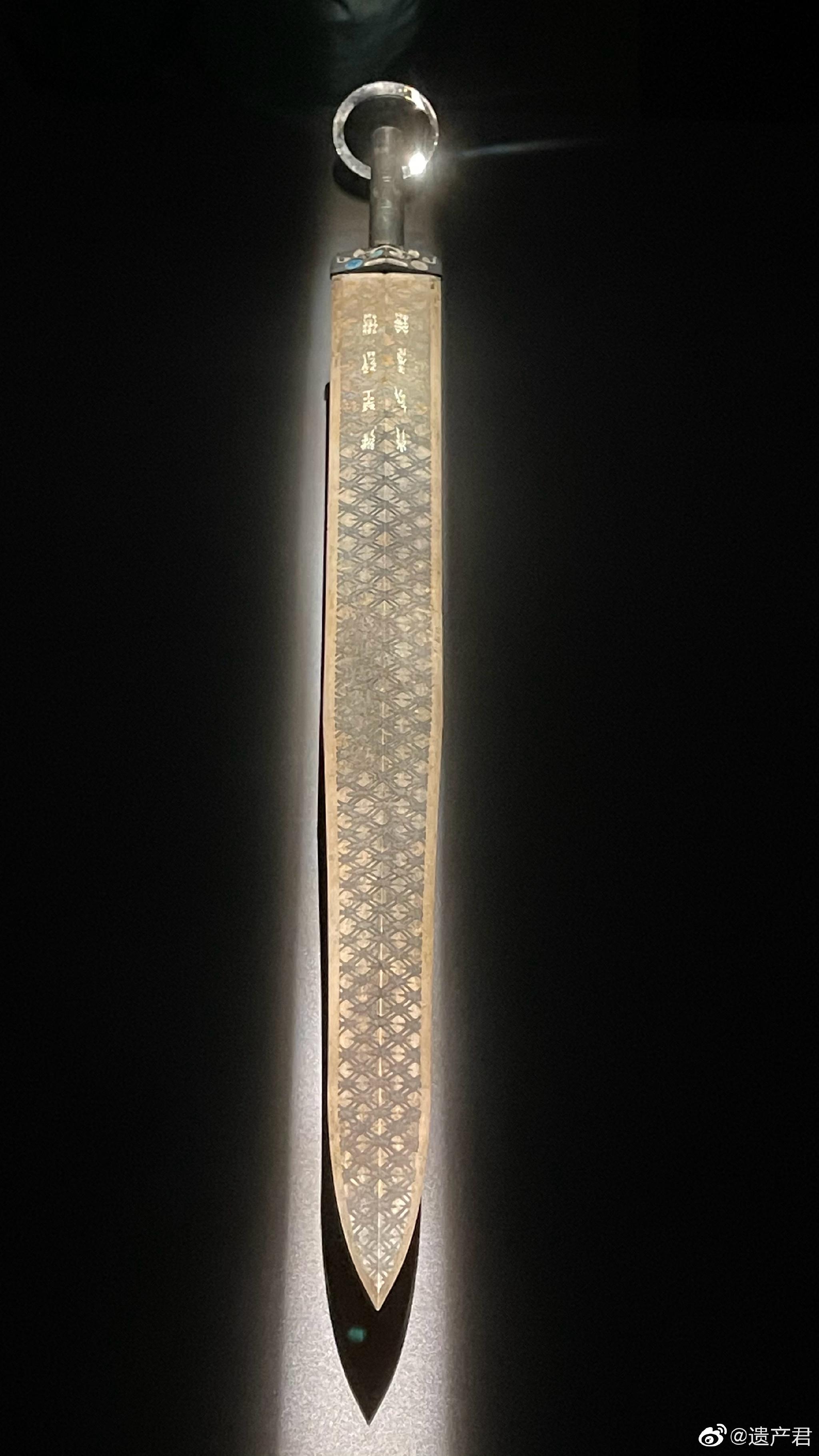 改陈之后的越王勾践剑,灯光实在太适合拍照了……_高清图集_新浪网