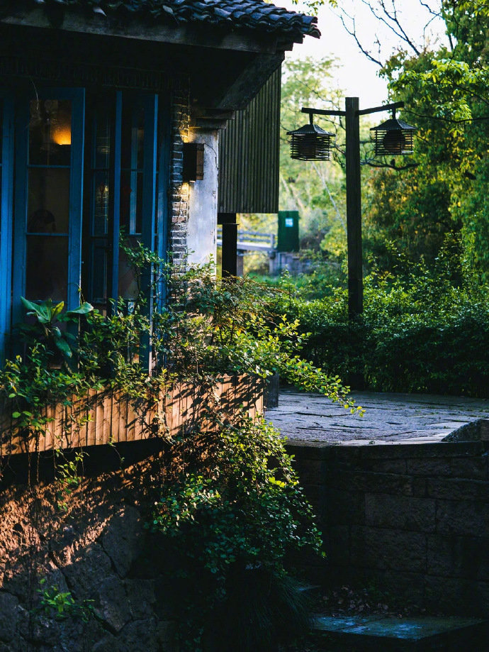 上海中心大厦抗台风性能 阻尼器如何抵御16级台风