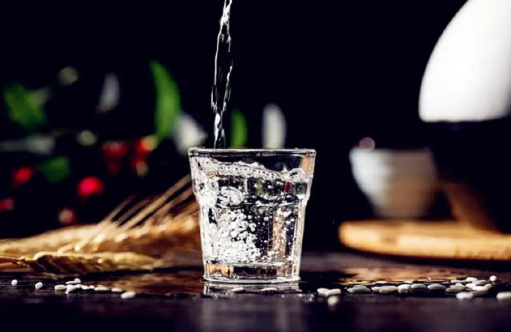 年纪大了还好喝两口？这3种酒倒贴钱也不能喝，早懂不吃亏！休闲区蓝鸢梦想 - Www.slyday.coM