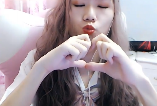 又一位女装大佬诞生马老师首次女装亮相957有点小美