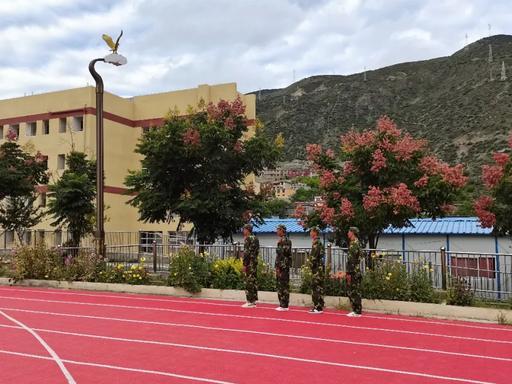 巴塘中学2020级初一军训汇报表演特别报道