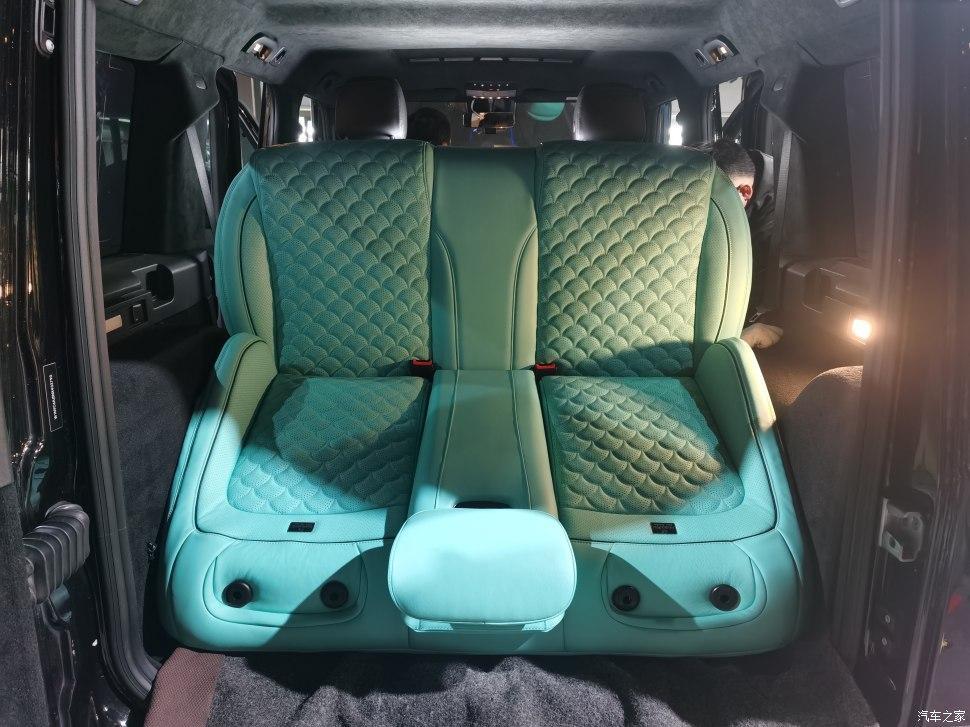 奔驰g500升级后排沙发床,从此越野商务两不误
