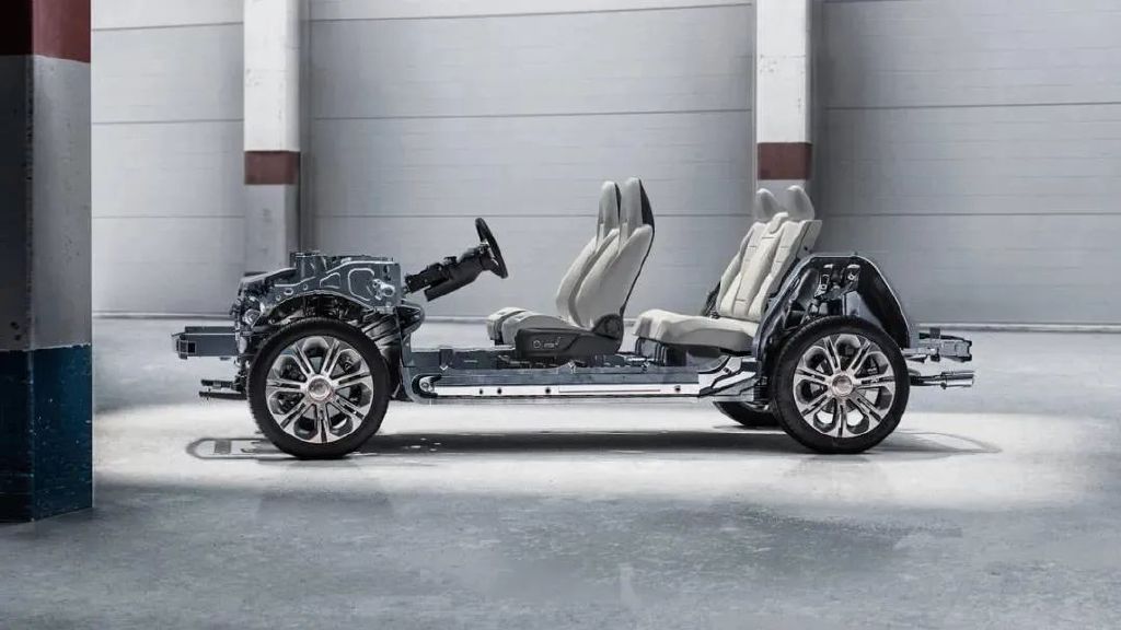 用着奔驰、沃尔沃技术，卖着国产价