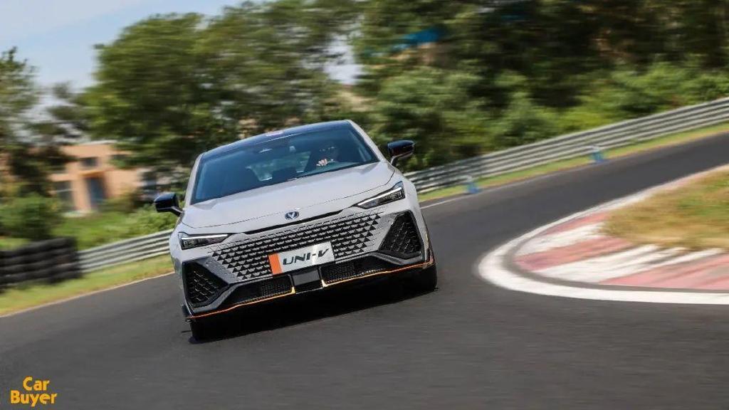 华系轿跑顶流对比韩系轿跑新生 谁更值得选？