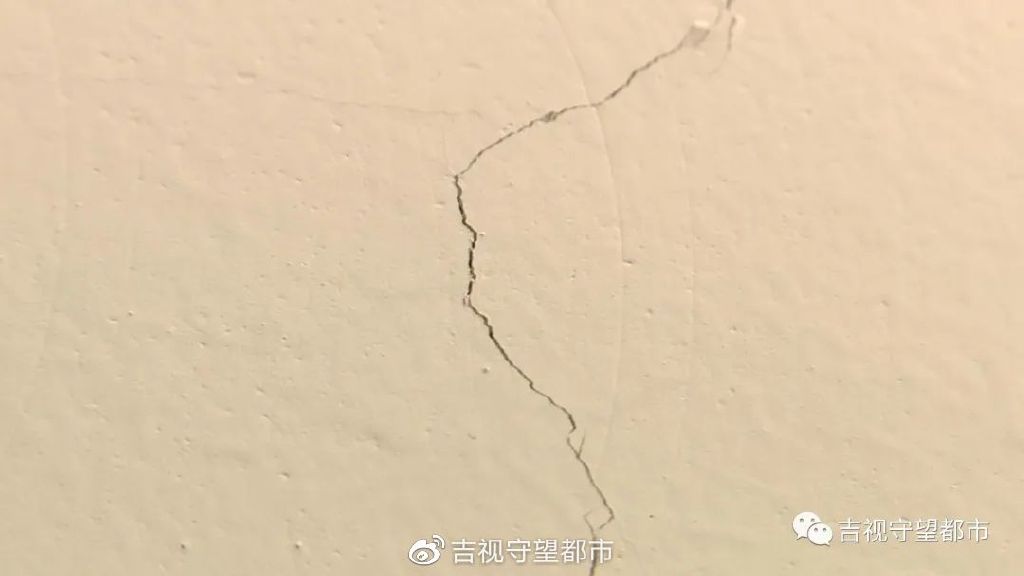 精装房墙体开裂，如何解决出分歧