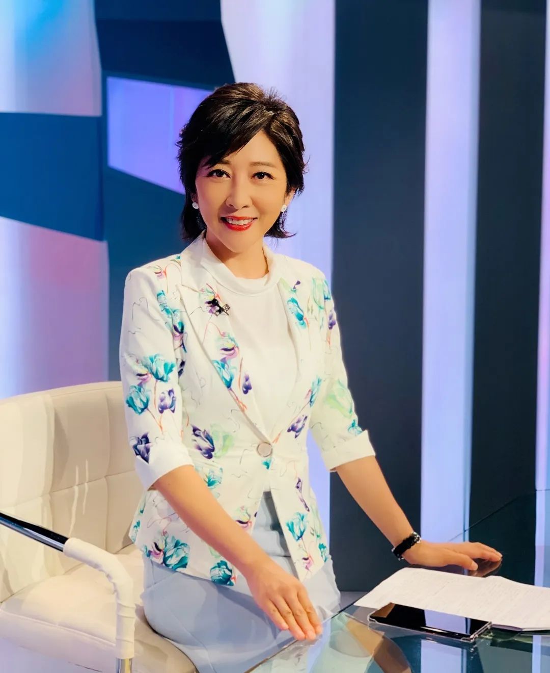 一路向南 活出又a又飒的自己|凤凰卫视|吴学兰|评论员_新浪新闻