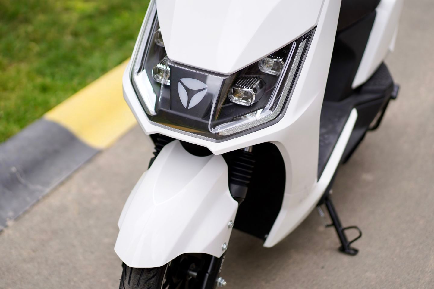 雅迪冠能t5上路实测:百公里长续航,再也不担心续航和堵车