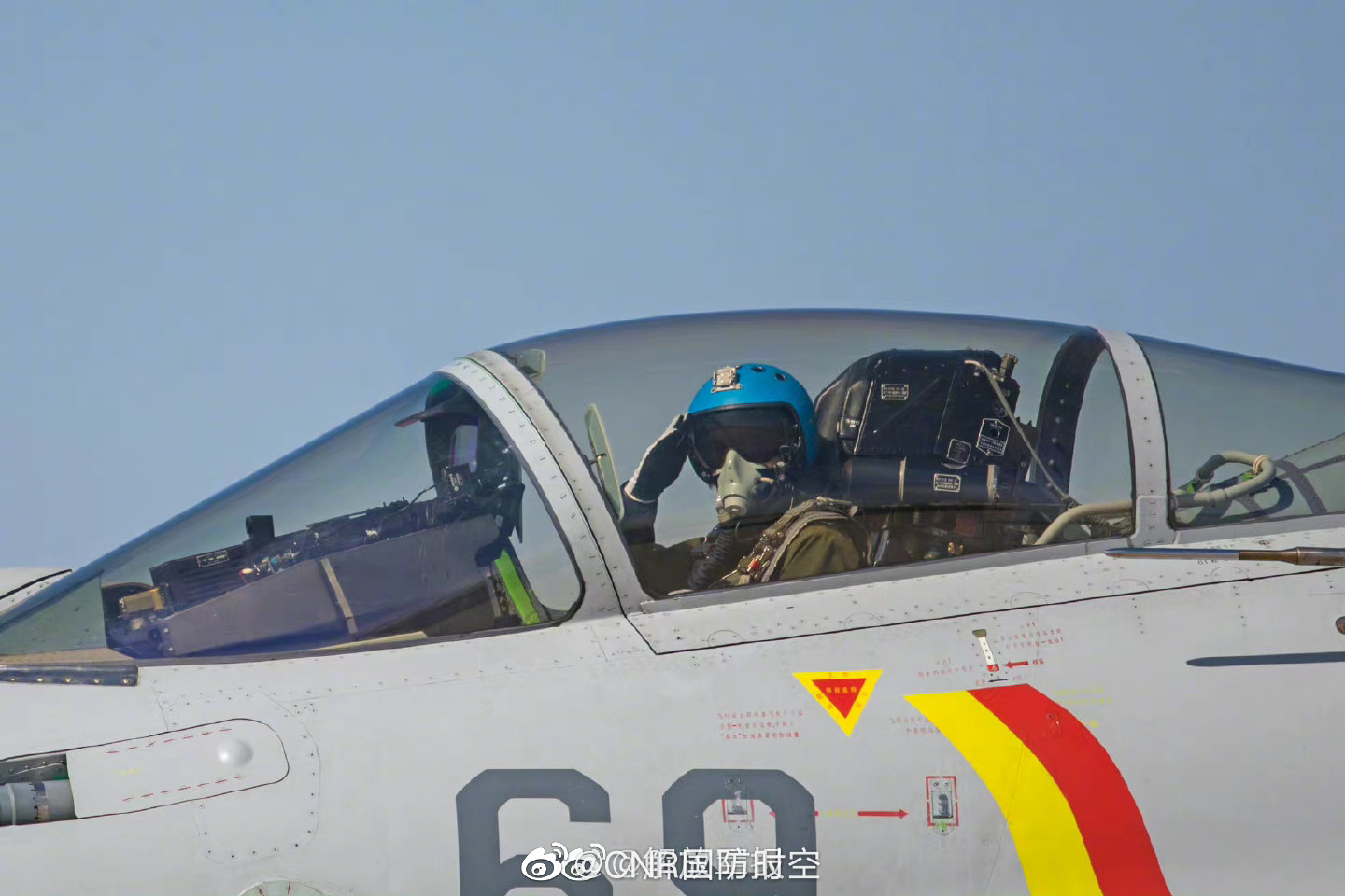 飞行,低空飞行等高强度多课目飞行训练,锤炼舰载机飞行员过硬飞行本领