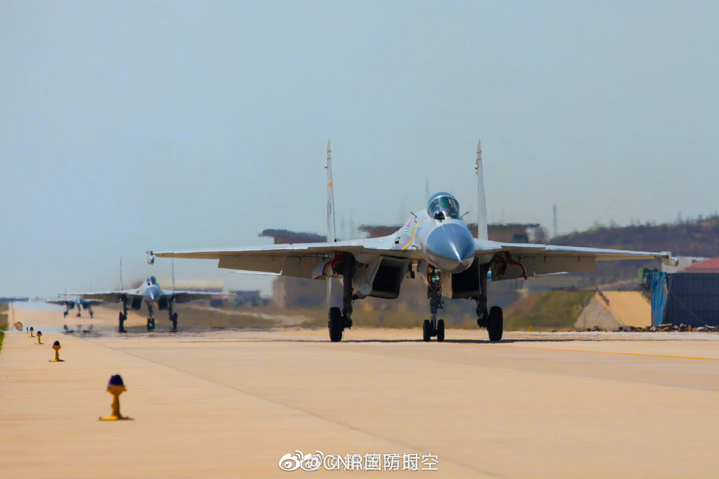 歼15高清大图看飞鲨展翅!