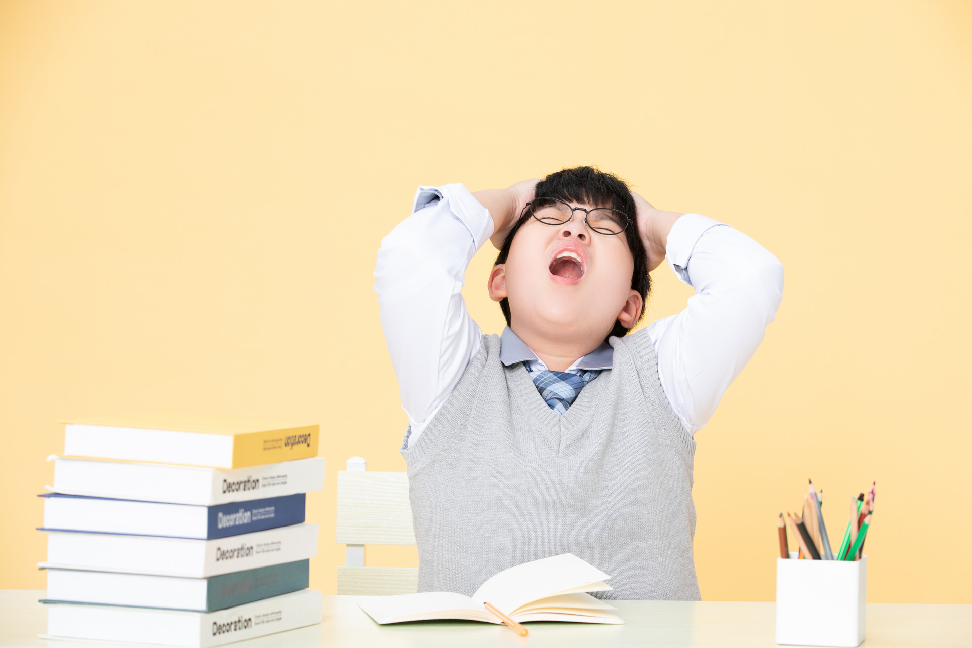 爸爸辅导功课怒烧作业本,避免情绪化陪读,家长要先明白三件事