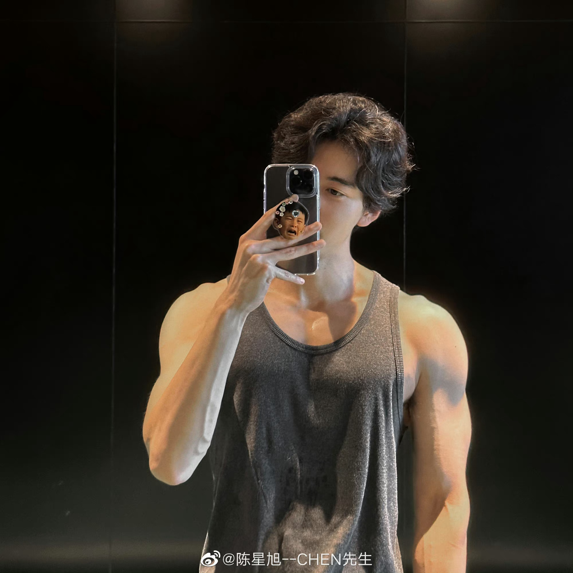 陈星旭晒对镜自拍,身材好好……_高清图集_新浪网