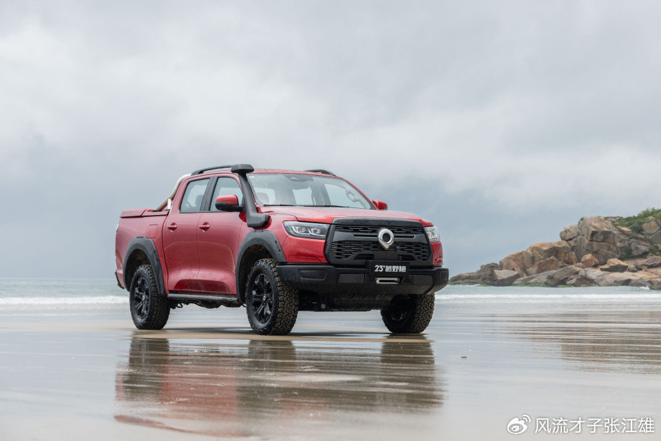 街拍名车坦克汽车坦克300硬派潮品长城越野炮皮卡焕新上市