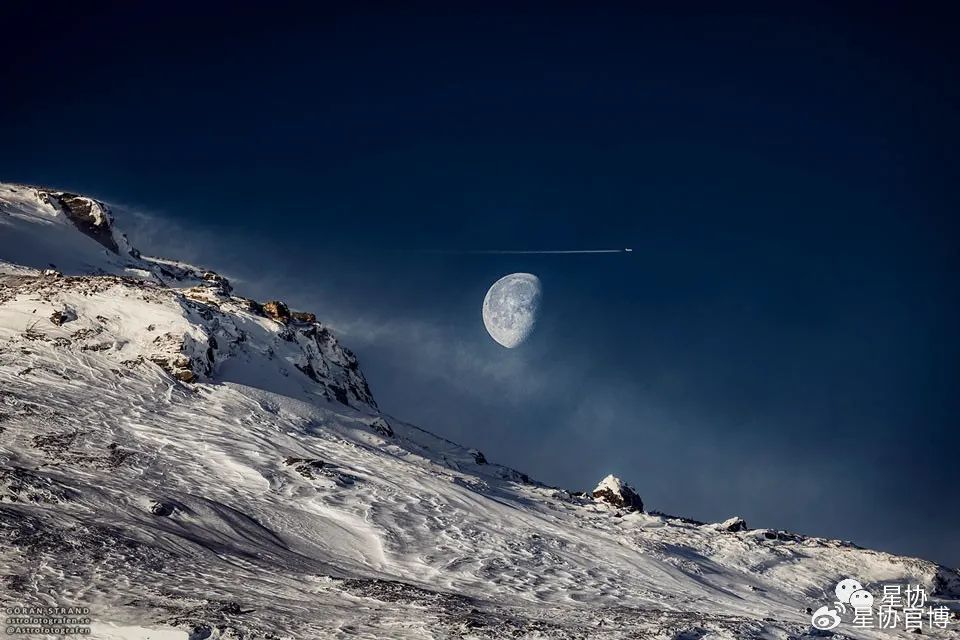 【星协】瑞典山峰后方的凸月|满月|月相|农历|月球|朔望月_新浪新闻