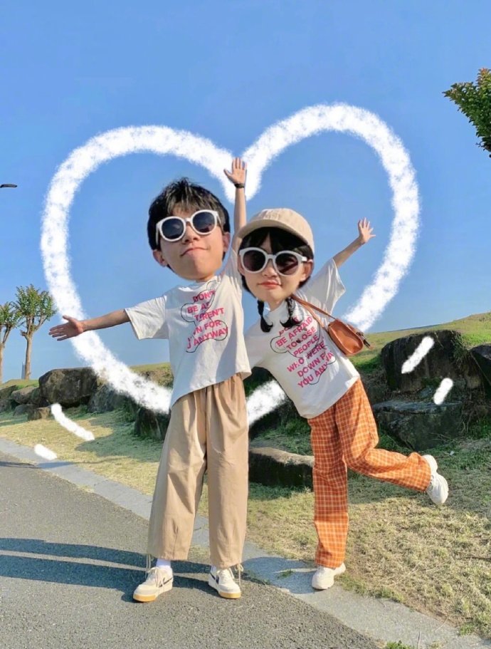 趣味情侣大头拍照 超可爱超甜的情侣pose!