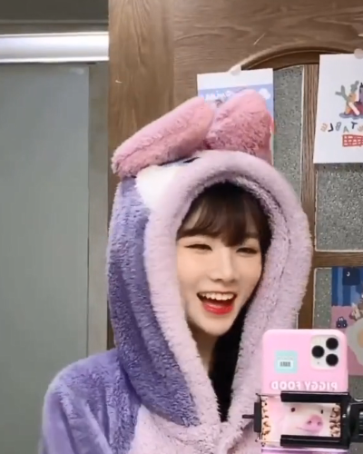 爆胎草莓粥为赚人气穿家居服出镜明明是玩偶服却穿出明星范