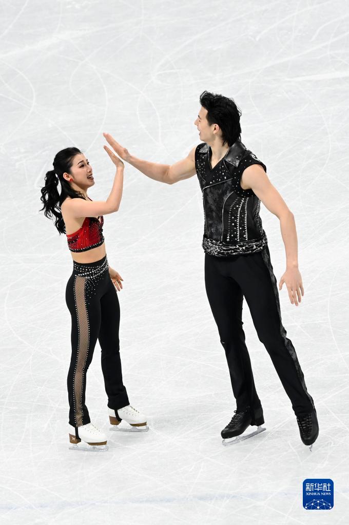团体赛：冰上舞蹈韵律舞比赛赛况休闲区蓝鸢梦想 - Www.slyday.coM