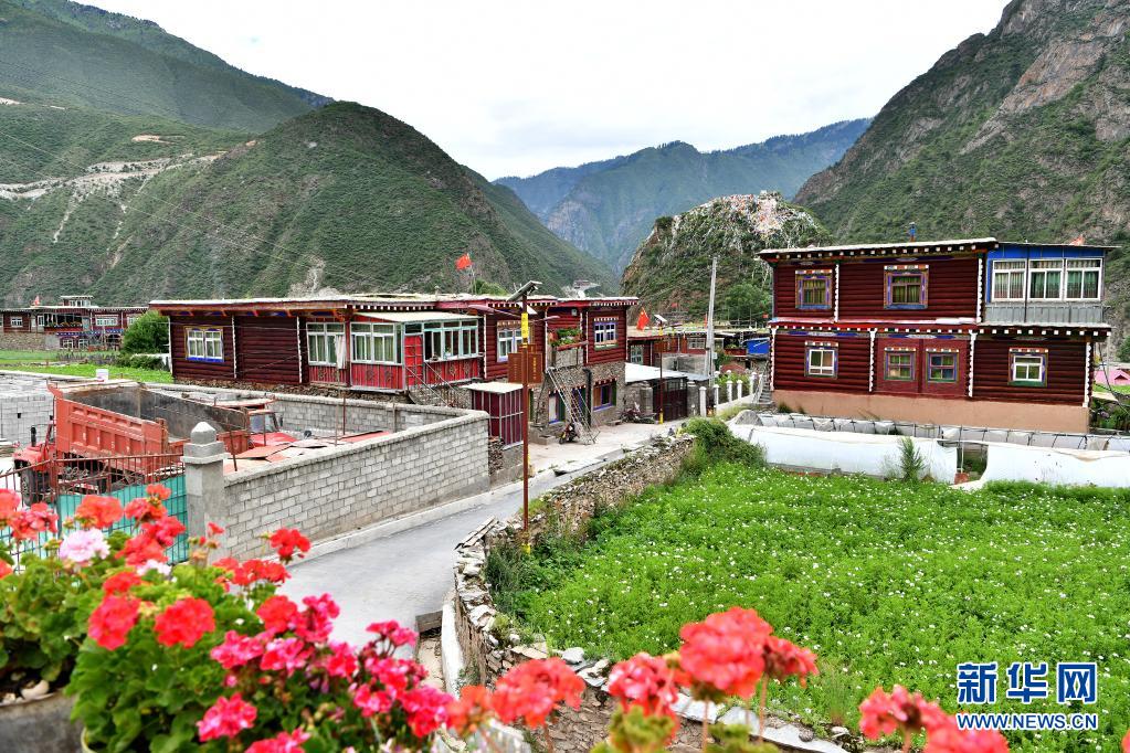 "西藏解放第一村"走笔