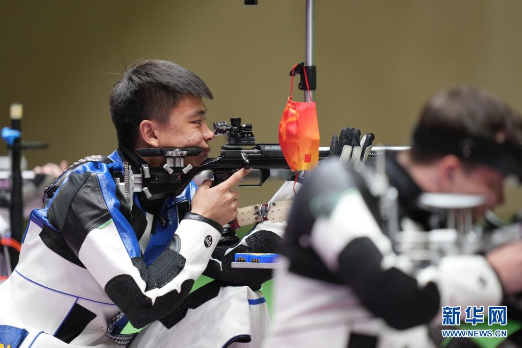 2021年8月2日,中国00后小将张常鸿获得东京奥运会男子50米步枪三姿