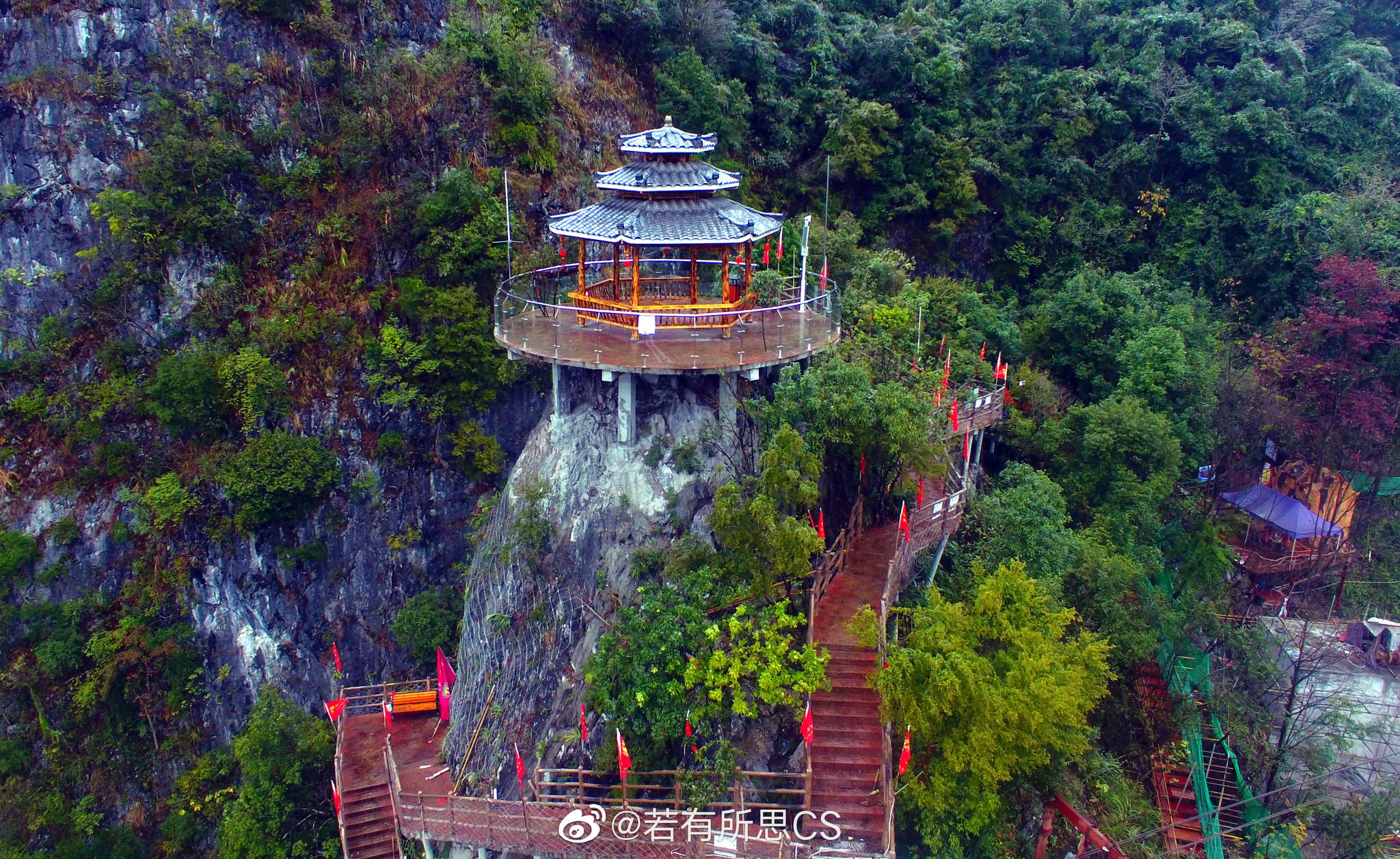 在广西有座丹炉山,过3道石城门,爬3个山顶,进入1座赤水宫