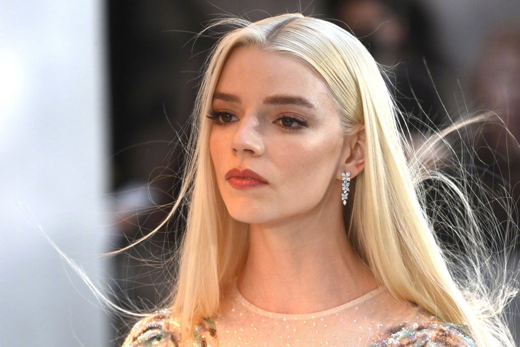 安雅·泰勒-乔伊出席《北欧人》伦敦首映礼……_高清图集_新浪网