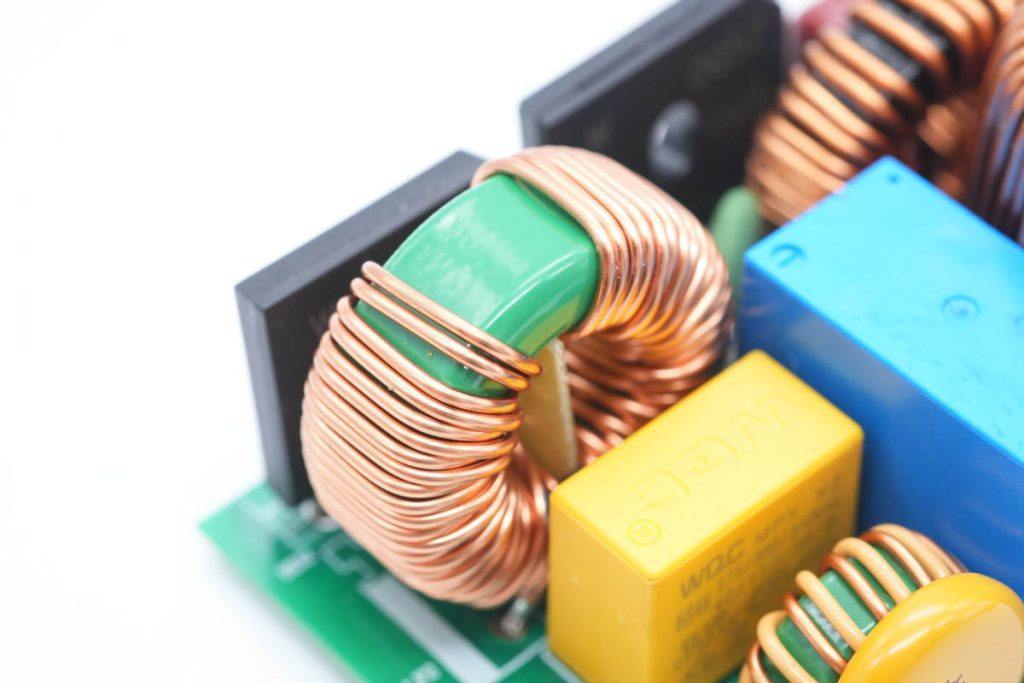 芯干线推出480W氮化镓电源方案，采用四颗氮化镓器件__财经头条