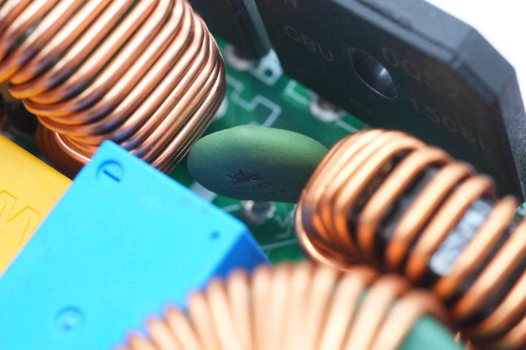 芯干线推出480W氮化镓电源方案，采用四颗氮化镓器件__财经头条