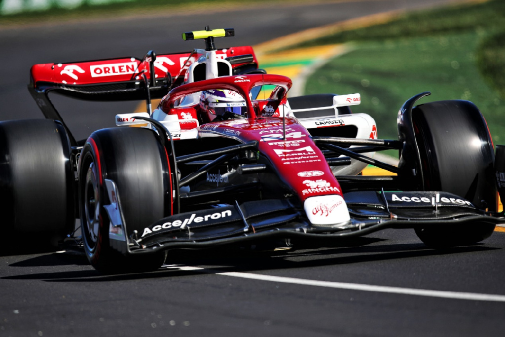 周冠宇翻车背后上海连续16年举办f1赛事中国独立观众市场最大