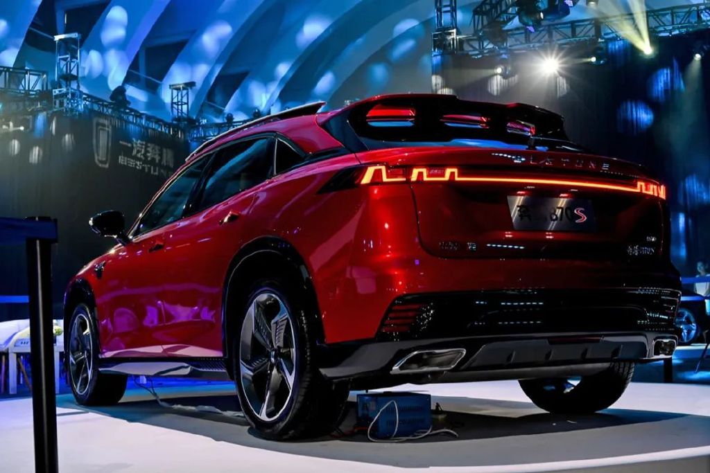 用着奔驰、沃尔沃技术，卖着国产价