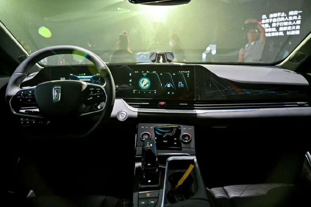 用着奔驰、沃尔沃技术，卖着国产价