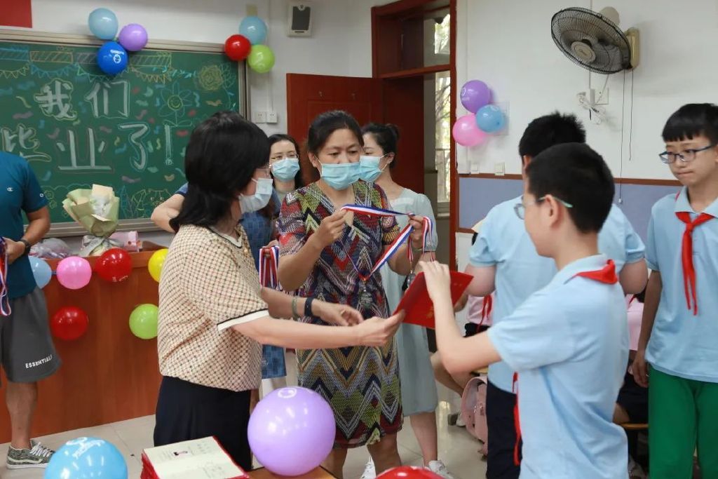 丰台区芳古园小学:感恩遇见 感谢陪伴 季忆当夏 时光有你