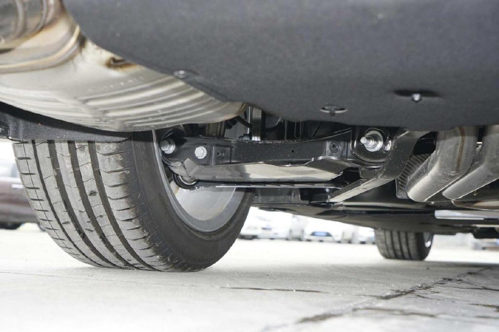 奥迪a8还是妥协了新增20t爆发265马力售价8298万值不值