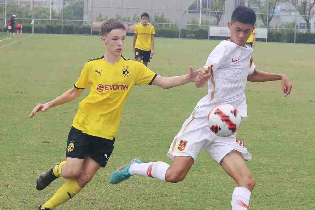 “明日之星”的诞生 靠的不只是天赋 还有他们休闲区蓝鸢梦想 - Www.slyday.coM “明日之星”的诞生 靠的不只是天赋 还有他们休闲区蓝鸢梦想 - Www.slyday.coM