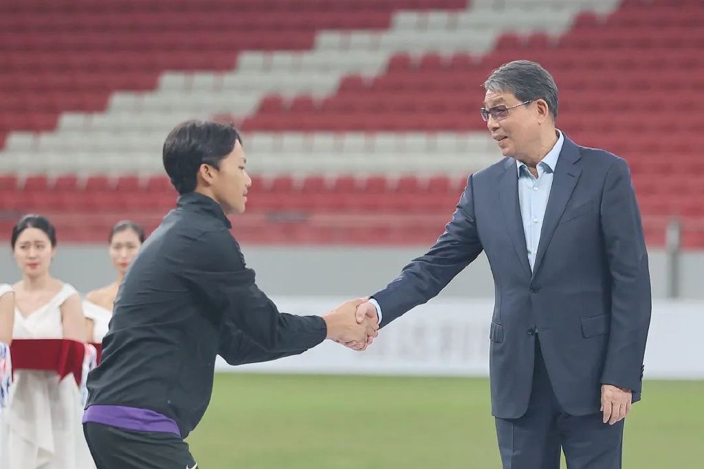 “明日之星”的诞生 靠的不只是天赋 还有他们休闲区蓝鸢梦想 - Www.slyday.coM “明日之星”的诞生 靠的不只是天赋 还有他们休闲区蓝鸢梦想 - Www.slyday.coM