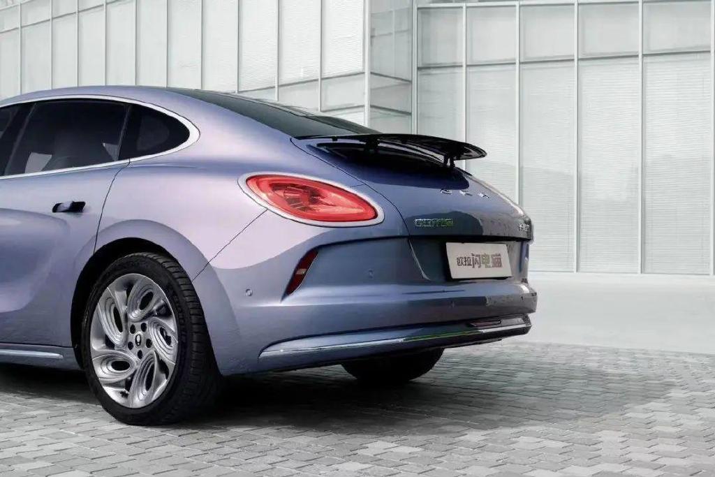 自带升降尾翼酷似帕拉梅拉闪电猫有没有真实力