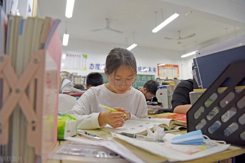 家长与孩子之间的代沟，产生于大环境下的两个主要因素！|家长|好学生|代沟_新浪新闻