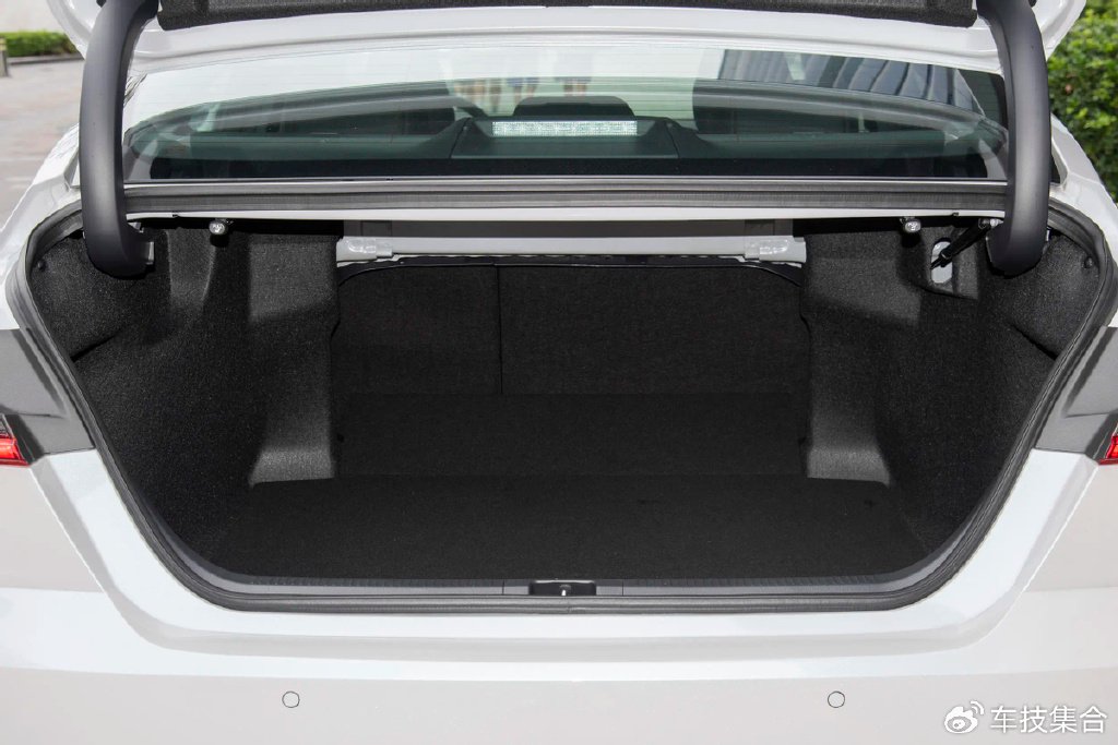 丰田再次打响"价格战",凯美瑞降至13.98万起,入门配2.0l动力,不