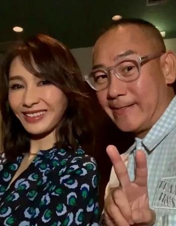 黎姿晒出与林保怡同框合照:面容紧致没有一丝皱纹,颜值依旧在线