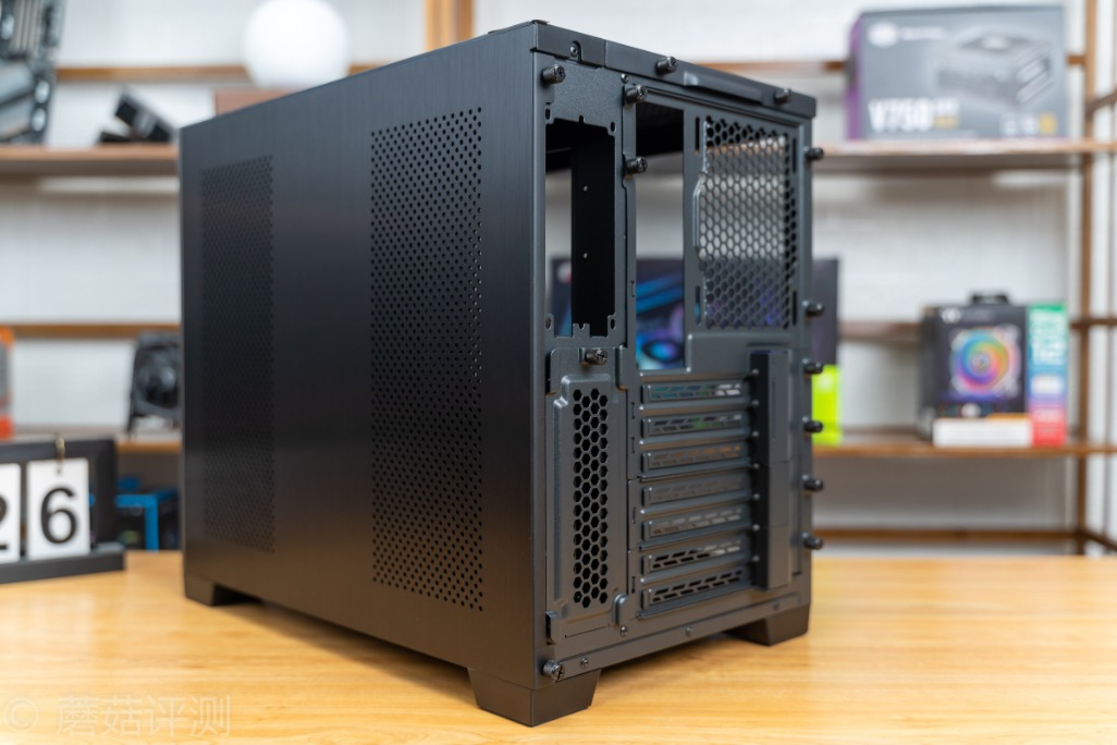 体积小巧,空间变化多样,lianli 联力 包豪斯mini小型atx机箱