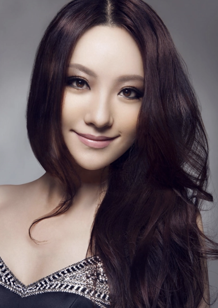 沈腾亲姐姐颜值身段俱佳,系中国三大女高音之一,成就不逊于弟弟|沈娜