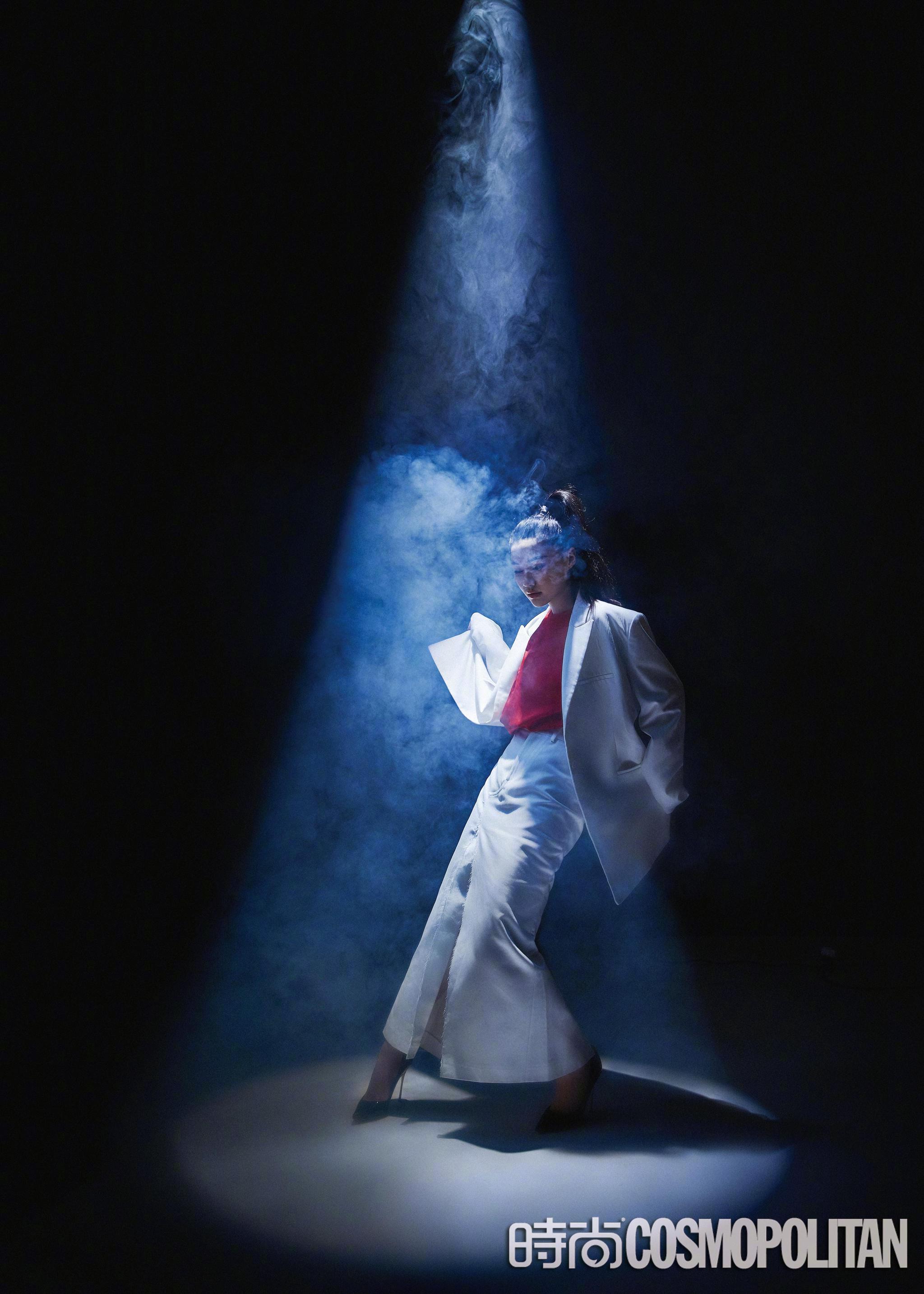 请用万花筒看金靖