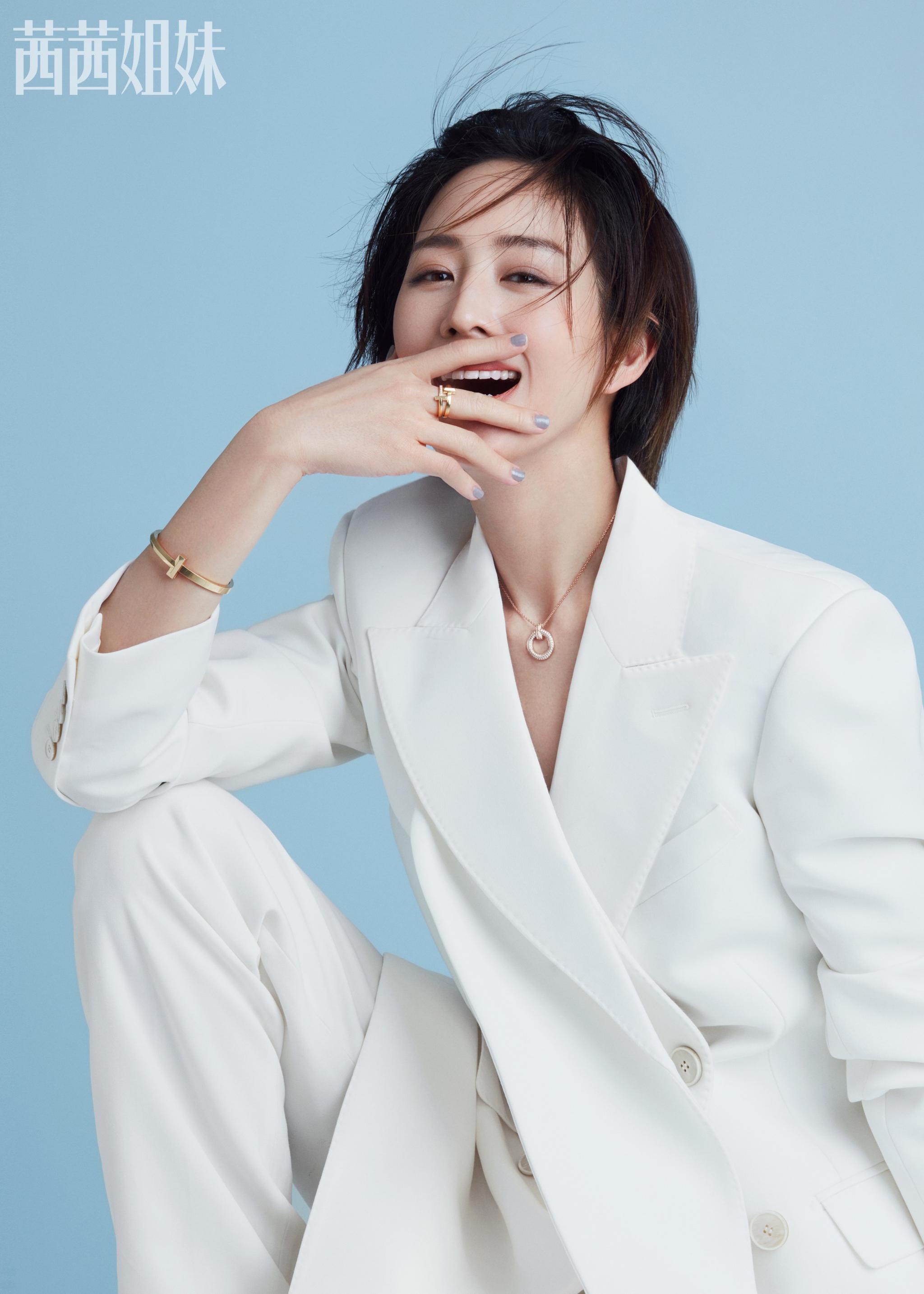 张钧甯封面大片曝光,刚柔并济,治愈满分