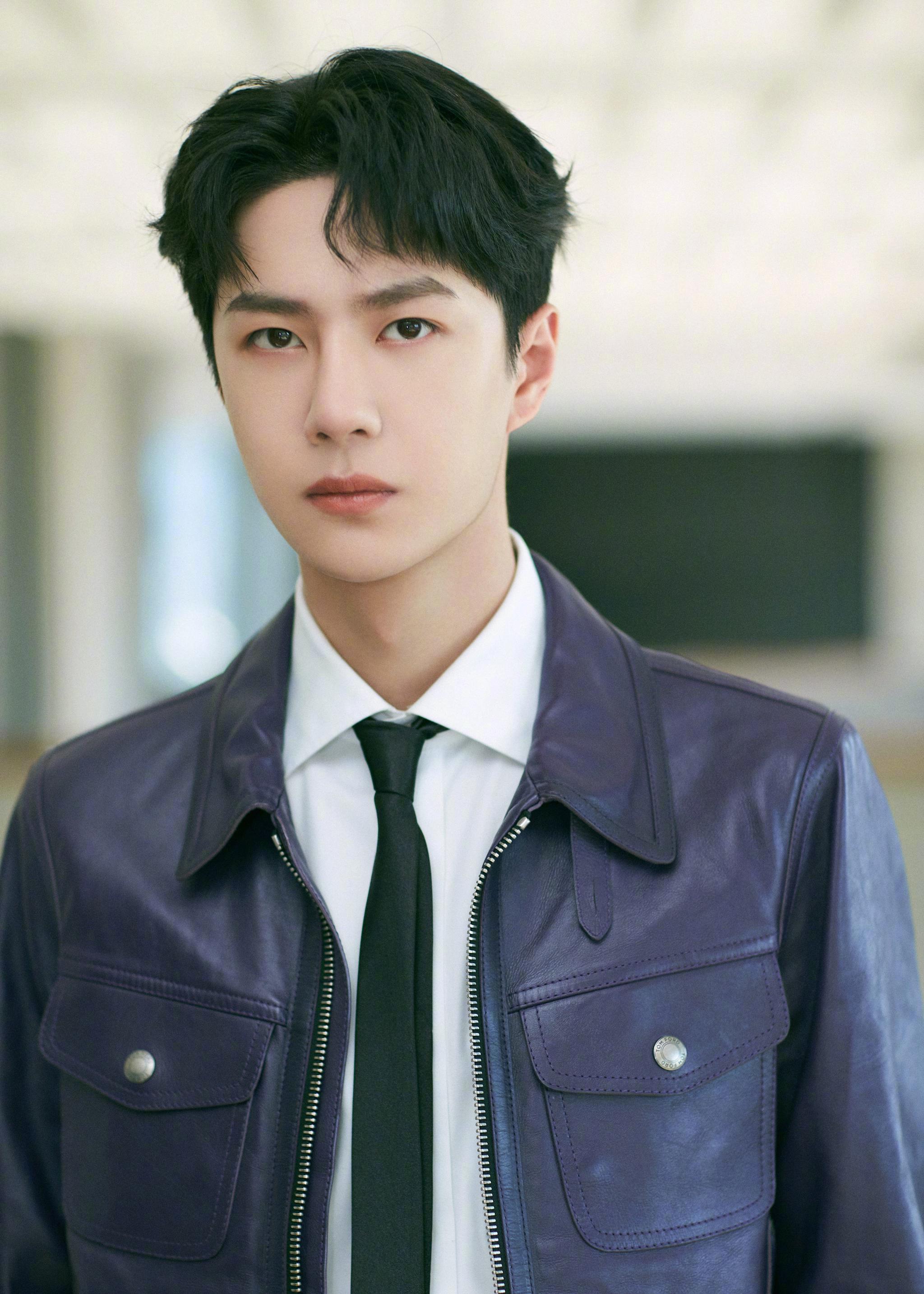 王一博华彩少年造型公开～ 穿皮衣的阳光少年!_高清图集_新浪网