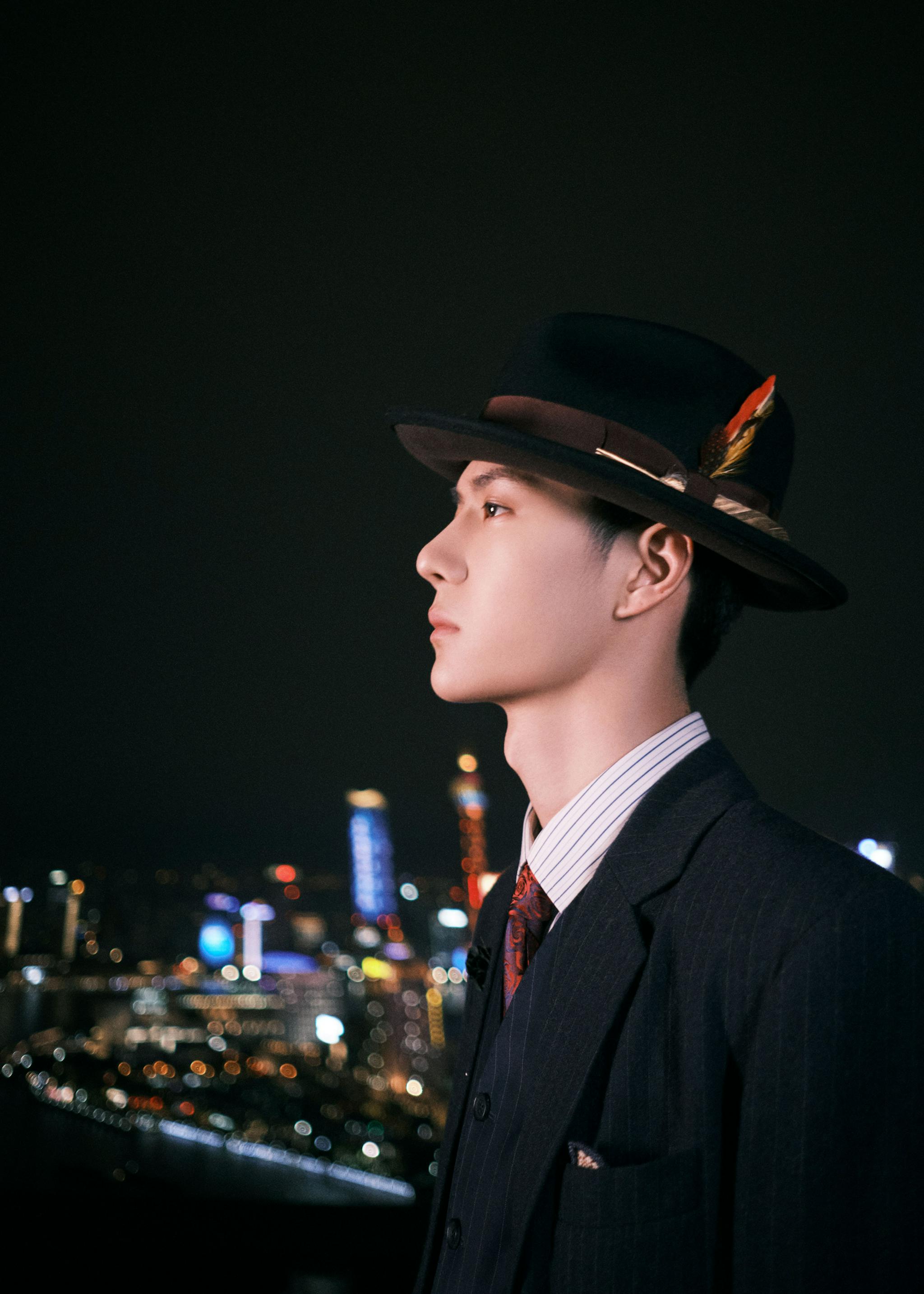 王一博街舞总决赛造型图 王队长的身姿好正啊!_高清图集_新浪网