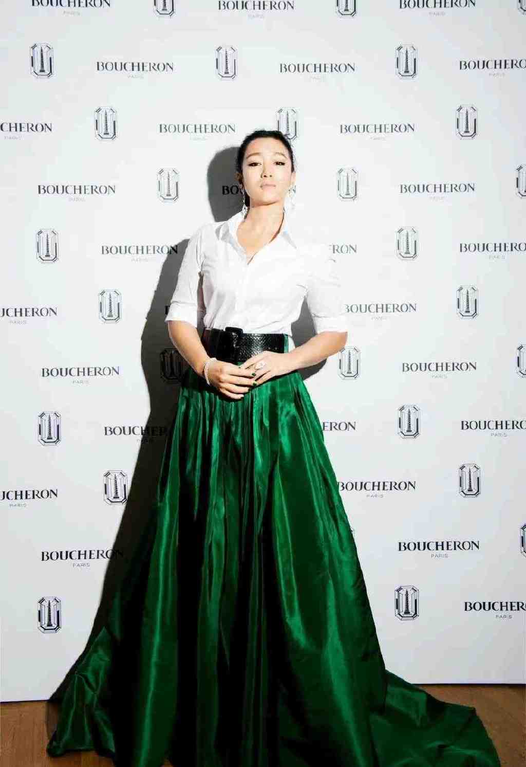 巩俐和74岁老公亮相巴黎时装周！她穿毛毛衣老公戴墨镜，太般配了休闲区蓝鸢梦想 - Www.slyday.coM