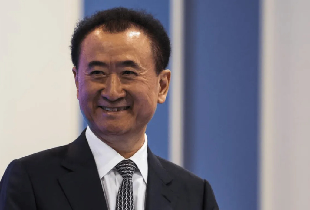 现在年收租4百亿,20年前王健林为何突然转型?只因一个同事生病|万达广场|商业地产|王健林_新浪新闻