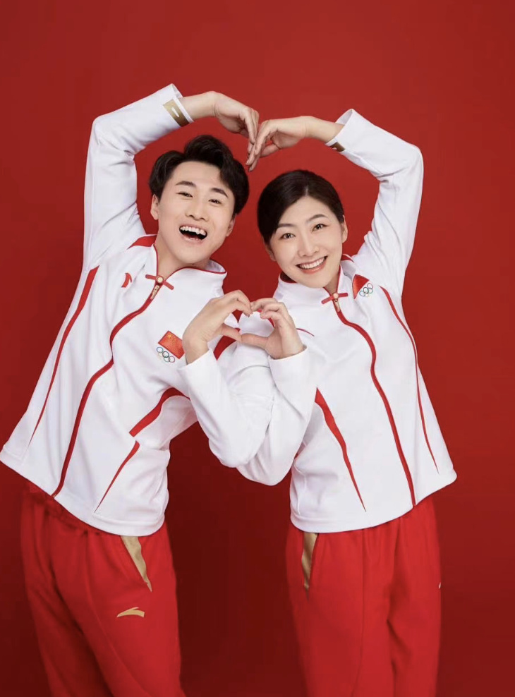 徐梦桃王心迪领证,两人穿国家队队服现身民政局,婚纱照幸福洋溢休闲区蓝鸢梦想 - Www.slyday.coM 徐梦桃王心迪领证,两人穿国家队队服现身民政局,婚纱照幸福洋溢休闲区蓝鸢梦想 - Www.slyday.coM