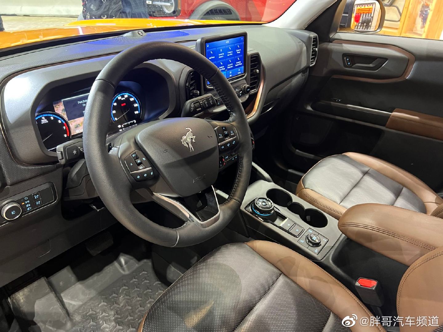 在上,福特bronco sport也来了,总感觉整体造型有点似曾相识__财经头条