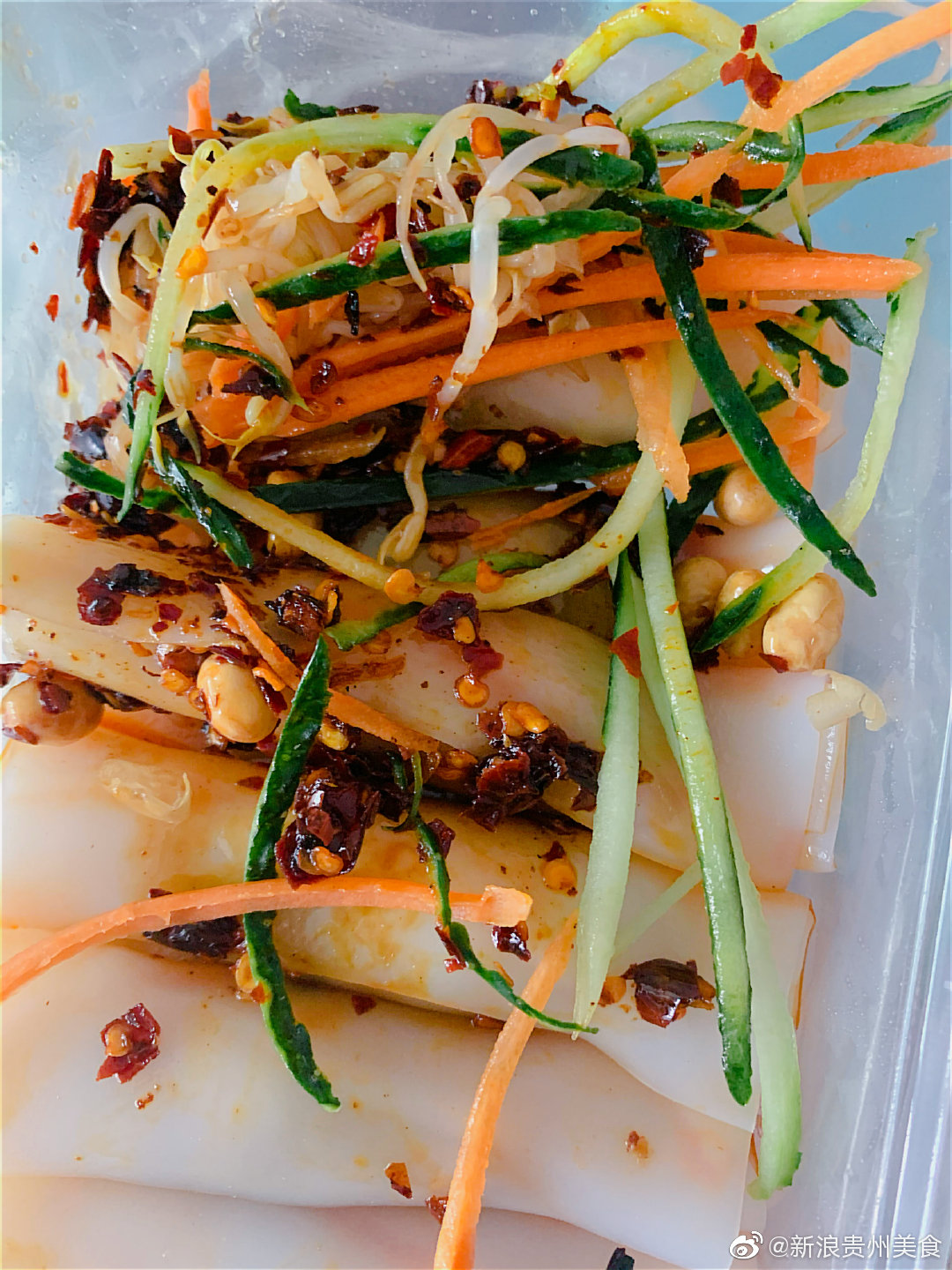 安顺裹卷~ 里面一般都会包红萝卜丝,黄瓜丝,豆芽,折耳根辣椒水