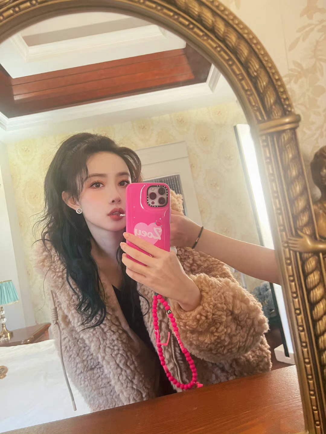 孟子义晒九宫格live图随拍～ 孟姐的日常生活照,素颜好美啊